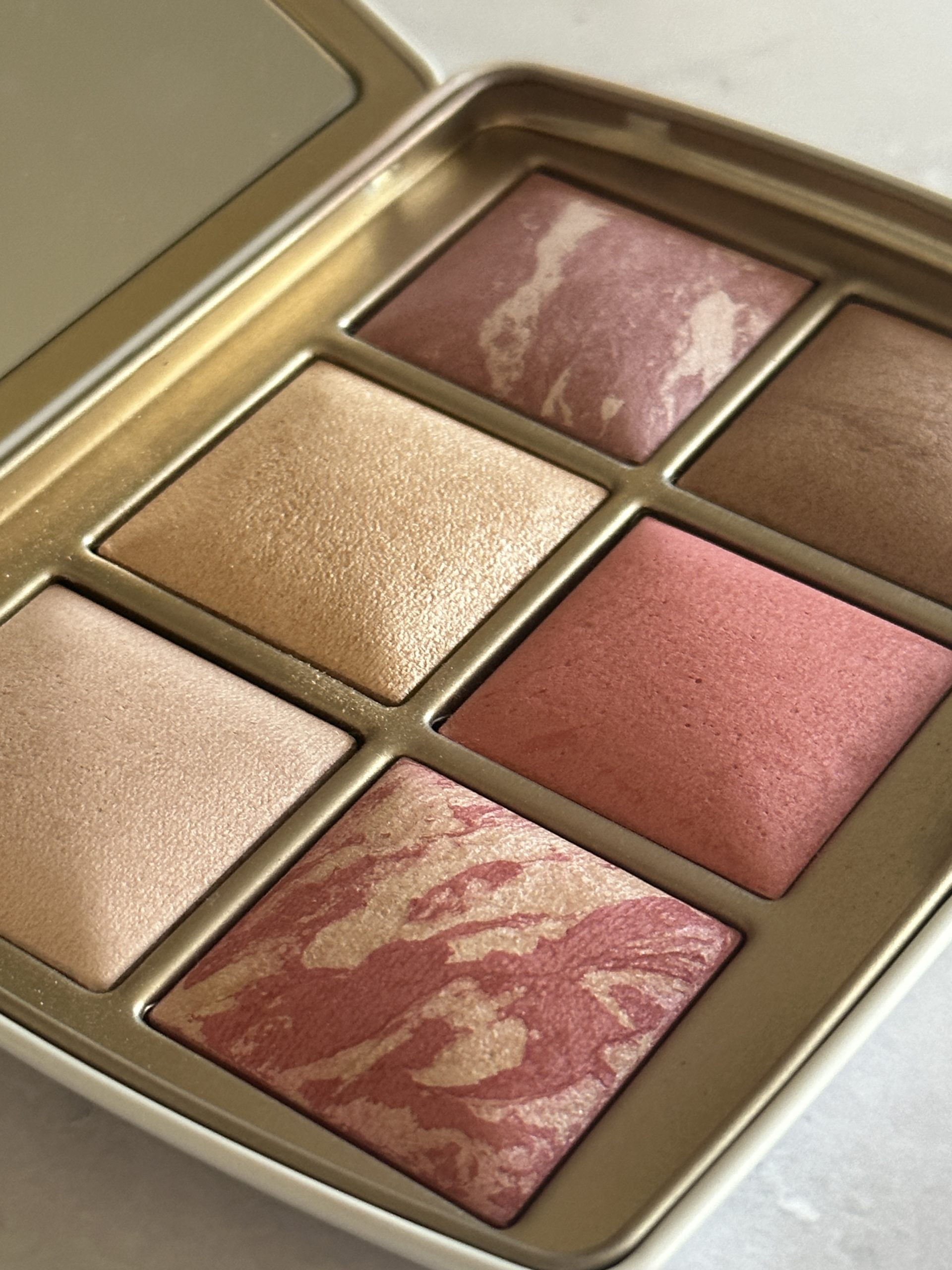 Hourglass Holiday Palette 2023